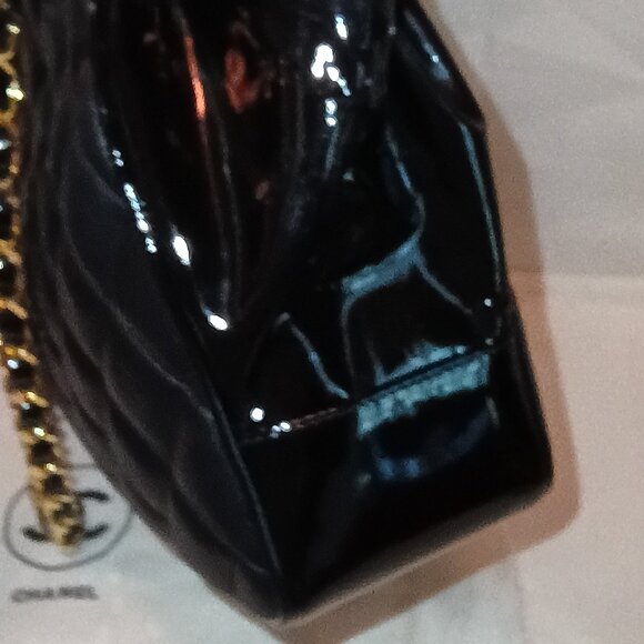 CHANEL Matelasse Black Patent Gold Medallion CC Charm Chain Shoulder Straps - Picture 7 of 16